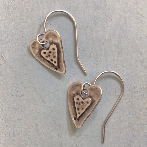 New Sundance Charm heart Earrings - Picture 2 of 10